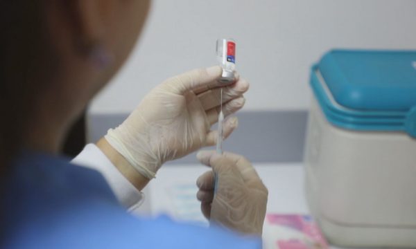Ministri gjerman i Shëndetësisë: Për të luftuar Omicron’in mund të duhet një dozë e katërt e vaksinës