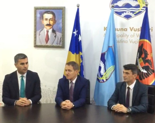 Edhe një shembull i mirë, Xhafer Tahiri ia dorëzon detyrën Ferit Idrizit në Vushtrri
