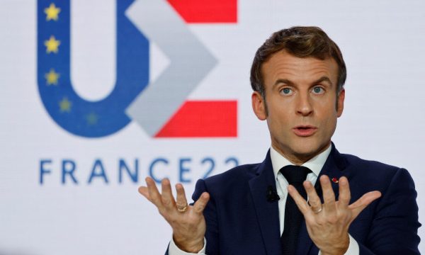 Heqja e vizave për Kosovën gjatë presidencës franceze? Flasin Florian Bieber dhe Viola von Cramon