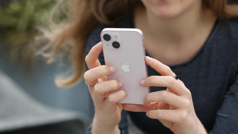 iPhone Mini drejt ‘dështimit’ – Apple po e planifikon diçka tjetër në vend të tij
