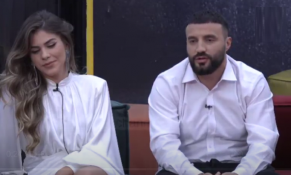 Dy muaj nga puthja e tyre e parë, kështu festojnë Sarah dhe DJ PM