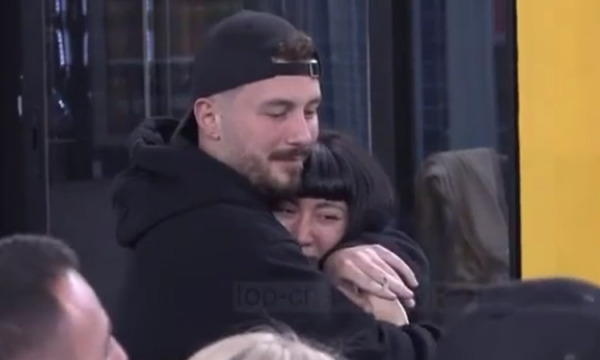 Donaldi i kthen Semit arushën që ajo ia dhuroi para se të dilte