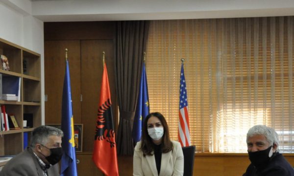 Përfaqësuesit e SBASHK’ut takohen me ministren Nagavci, flasin për Ligjin e Pagave
