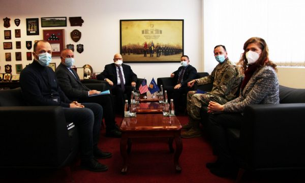 Ministri Mehaj takohet me ambasadorin e ri amerikan në Kosovë, Jeffrey Hovenier