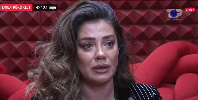 “Doja të vetëvritesha, të gjuhesha nga kati i tretë”, Arjola Demiri prek të gjithë me rrëfimin e jetës së saj