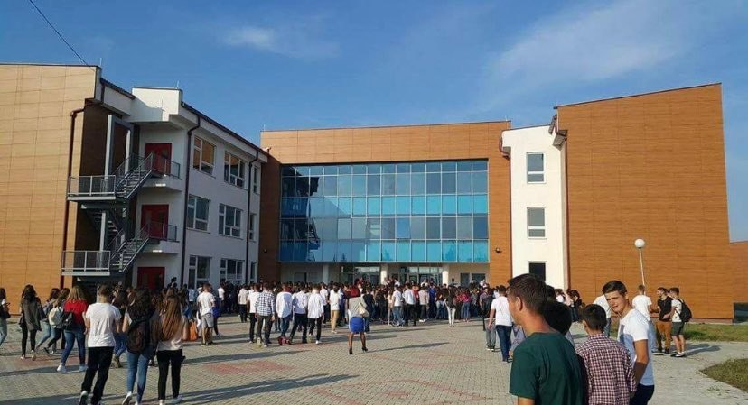 Raste me Covid-19, shkolla “Gjimnazi Ulpiana” në Lipjan kalon në mësim online