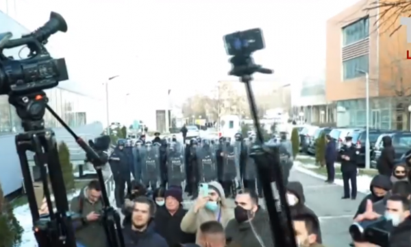 Njësia Speciale e vëzhgon nga afër protestën