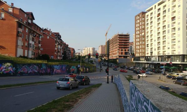 Grabitje e armatosur në një market në rrugën “B” në Prishtinë