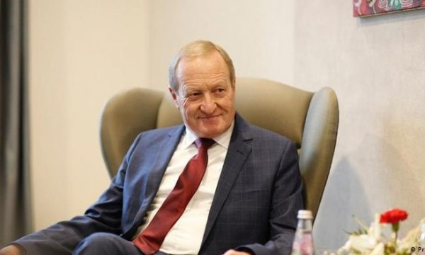 Ish-gjenerali i NATO-së, Buhler, thotë se është i lumtur kur sheh aksione të Policisë së Kosovës si ai në veri