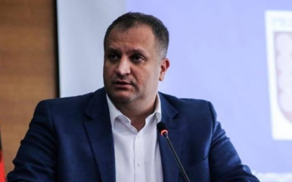 Shpend Ahmeti s’i ndal ‘thumbat’ për Qeverinë Kurti