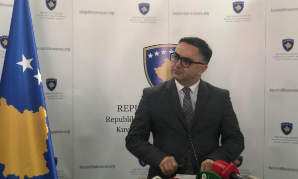 AAK në konferencë për media: Rreth 200 mijë familje do të preken nga shtrenjtimi i rrymës