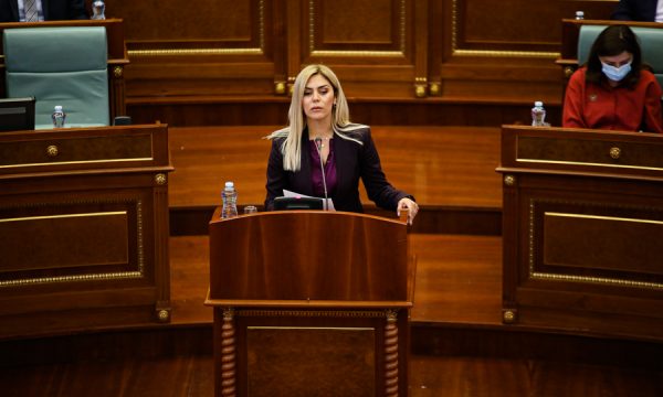 Deliu-Kodra kritikon presidenten se po hesht për shtrenjtimin e rrymës, thotë se po i nënshtrohet Qeverisë