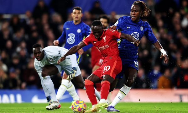 Chelsea dhe Liverpooli ndahen baras në një ndeshje triller, e cila mund t’i ketë lënë të dyja jashtë garës për titull