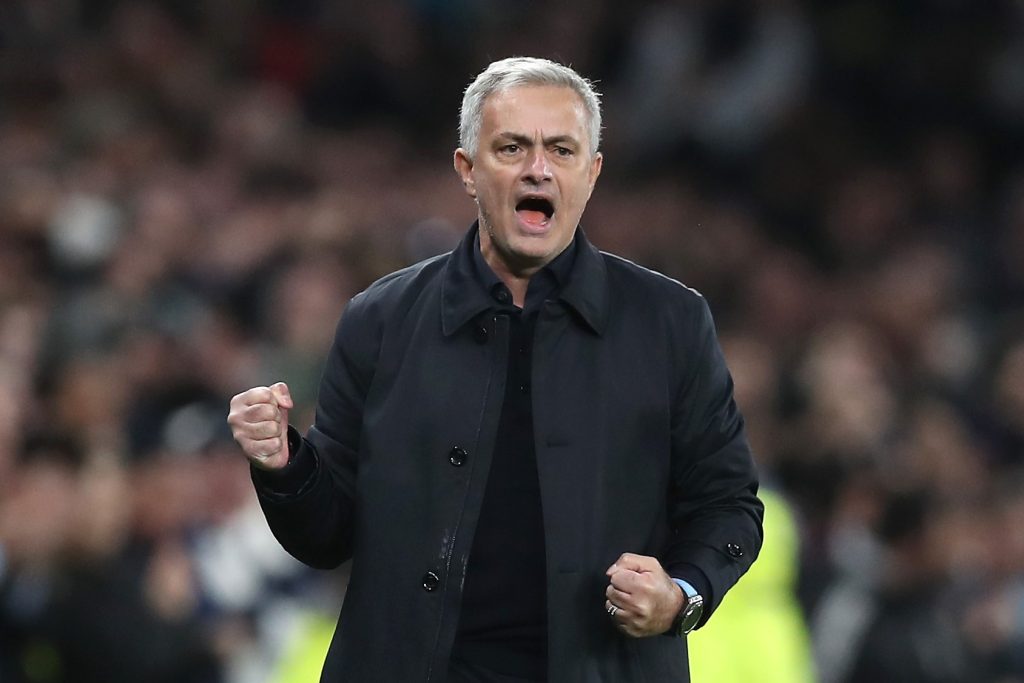 Mourinho prioritet i Evertonit, por portugezi nuk mendon ta lë Romën