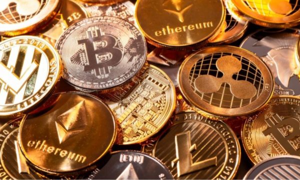 Prodhuesit e kriptovalutave: Qeveria po na detyron t’i shesim