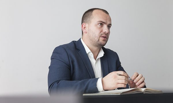 PSD sot mban konferencë, flet Qëndron Kastrati