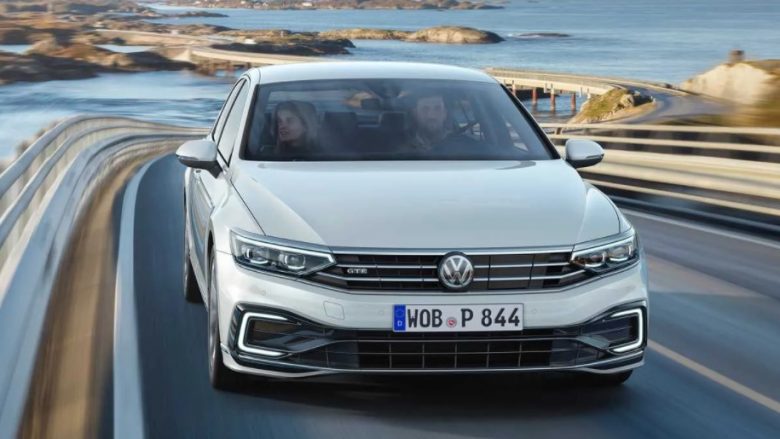 Volkswagen i jep fund prodhimit të Passat për tregun evropian