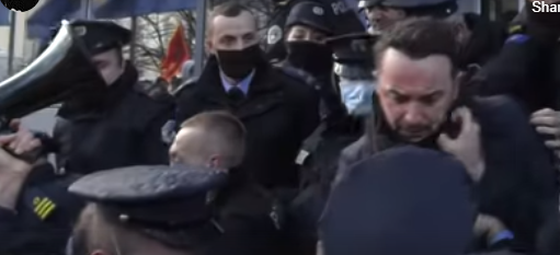 Edhe PSD publikon një sekuencë ku policët e përplasin Dardan Molliqajn