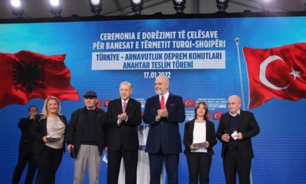 Erdogan në Shqipëri, VOA: Bie në sy mungesa e një takimi me Metën