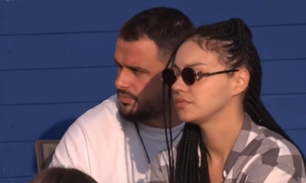 Momente intime të Einxhel dhe DJ Dagz në suitë, çifti s’i ndal puthjet