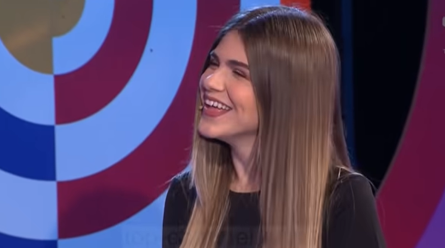 Natën e parë e kaloi me Pm-in? Përgjigjet Sara