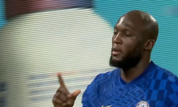 Chelsea e shënon edhe të tretin, radha për Lukakun