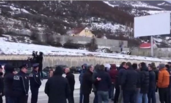 Tre vaksina për të hyrë në Kosovë, deputetja e PS-së thirrje Kurtit: Hiq masat