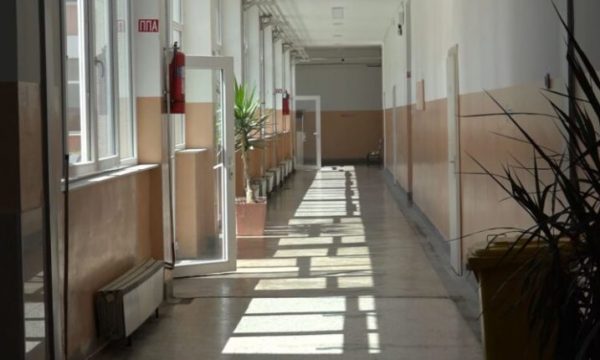 Infektimi i mësimdhënësve dhe nxënësve me Covid-19, 99 shkolla kalojnë në mësim online