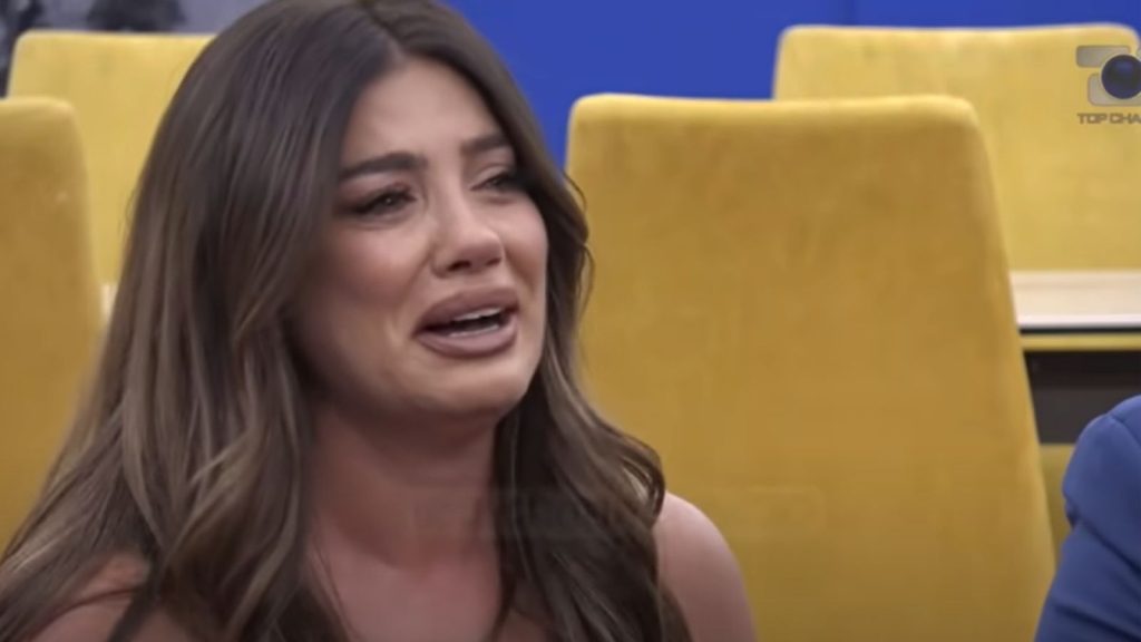 “Tre muajt e verës, kam rujt lopë mes qytetit”, Arjola zbulon këtë të pathënë nga jeta e saj