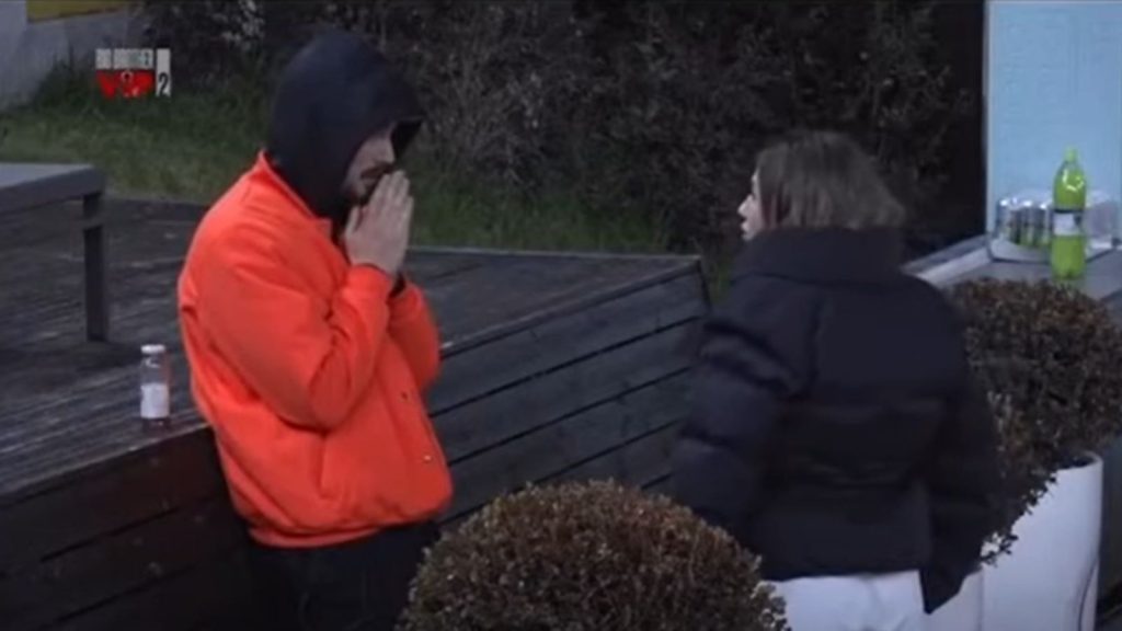 Donaldi “shpërthen” në të shara gjatë debatit me Beatrix