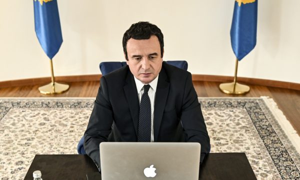 Ky është djali nga Gjakova të vetmin që e ndjek kryeministri Kurti në Facebook