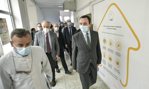 Kurti e Latifi u bëjnë thirrje qytetarëve që të marrin dozën përforcuese të vaksinës dhe të respektojnë masat Anti-COVID
