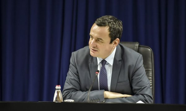 Kurti: Do të kërkojmë ndihmë edhe nga partnerët e huaj për trajtimin e qenve endacakë