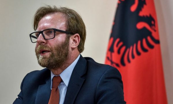 Haki Abazi e lidh diçka me Rusinë protestën e PSD’së për shtrenjtimin e rrymës