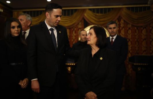 Pas homazheve, Abdixhiku shkoi edhe tek familja e Rugovës