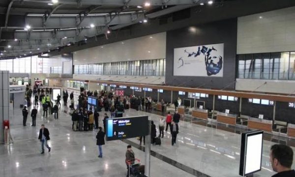 Vetëm për 3 muaj gjatë 2021-tës, 555 mijë njerëz udhëtuan me aeroplan nga Kosova
