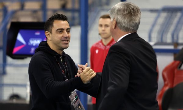 Ancelotti i përgjigjet Xavit