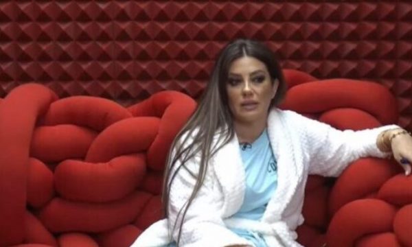 “Një grua u dashurua në mua…”, Arjola Demiraj zbulon sekretin që e kishte ruajtur me vite