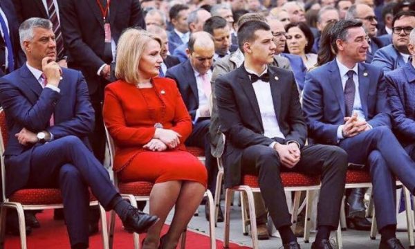 Endriti i Thaçit reagon pas vdekjes së nënës së Kadri Veselit