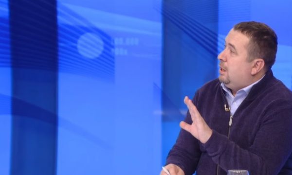 Latifi – qeverisë: Hiqeni ndalesën e turpit për vëllezërit që strehuan mijëra kosovarë në vitin 1999
