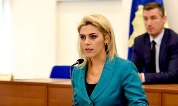 Deliu-Kodra ngushëllon familjen Veseli: Lamtumirë nëna heroinë, Ajshe