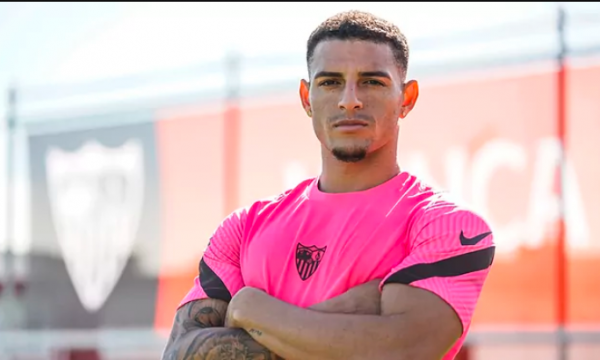 Sevilla pret ofertën përfundimtare të Newcastle për Diego Carlos