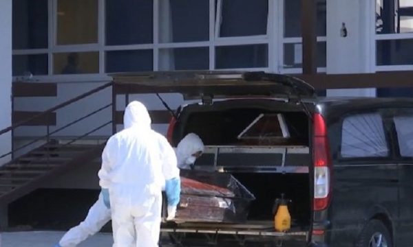 Tre nga personat që vdiqën nga Covid-19 janë mbi 80 vjeçar