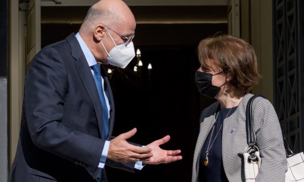 Greqia ende neutrale ndaj statusit të Kosovës, Gërvalla pritet në Athinë pa simbole shtetërore