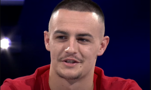 Don Xhoni i bën dhuratë luksoze gruas që ka rëndësi në jetën e tij