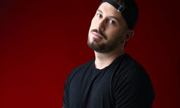 Donald Veshaj kërkon që të largohet nga shtëpia e famshme