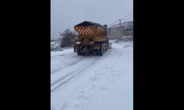 Pas reshjeve të borës, Komuna e Drenasit u bënë thirrje qytetarëve që të shmangin daljet e panevojshme