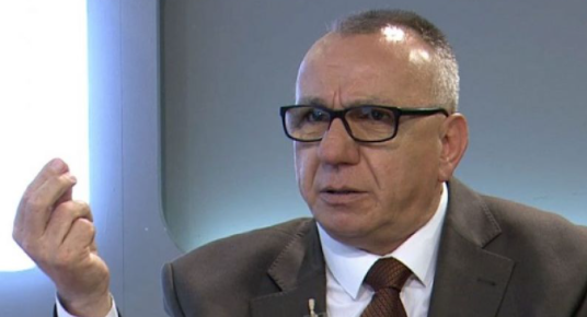 Enver Hasani thotë se Kosova s’duhet të lejojë mbajtjen e referendumit të Serbisë në Kosovë