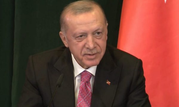 Erdogan reagon pas sulmeve ruse në Ukrainë