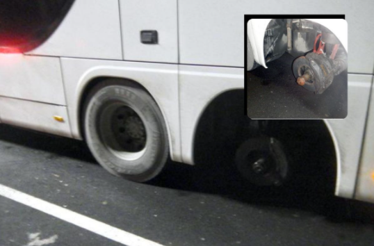 Policia sllovene ndalon autobusin nga Kosova, po lëvizte pa një rrotë!